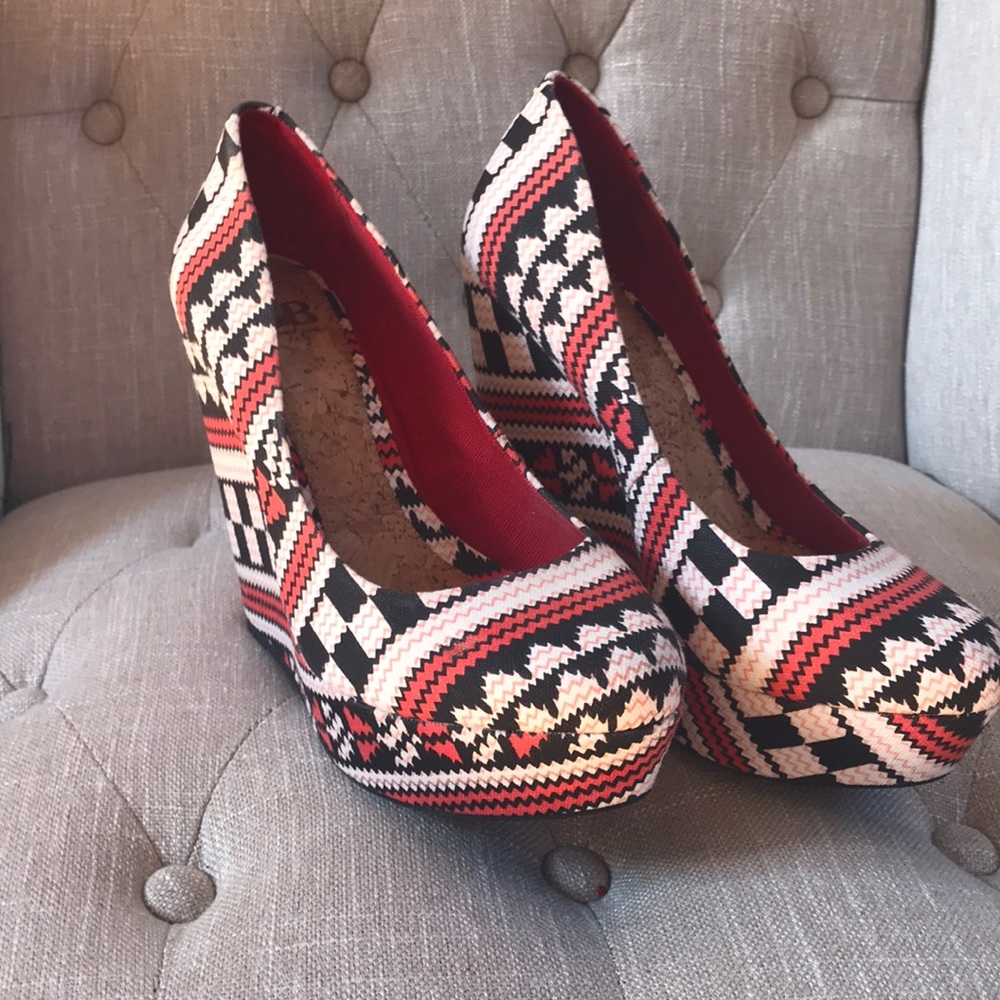 Multicolored wedge shoes